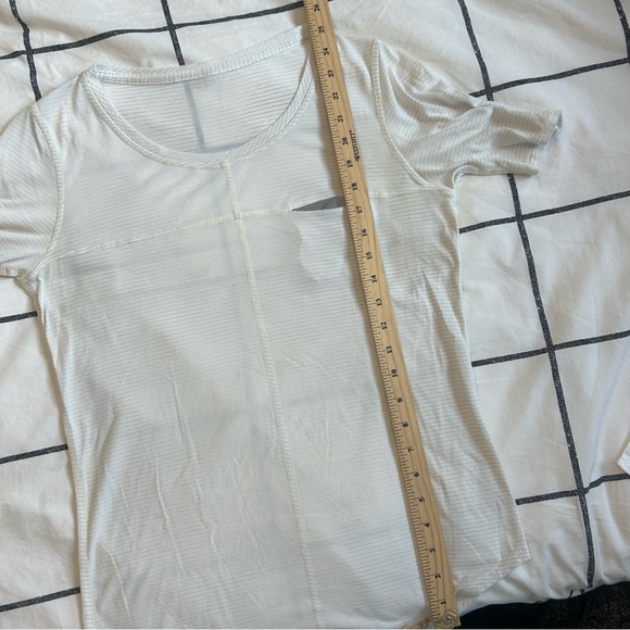 Lululemon Athletica White Stripped Tee Shirt with Reflectors - Picture 9 of 9
